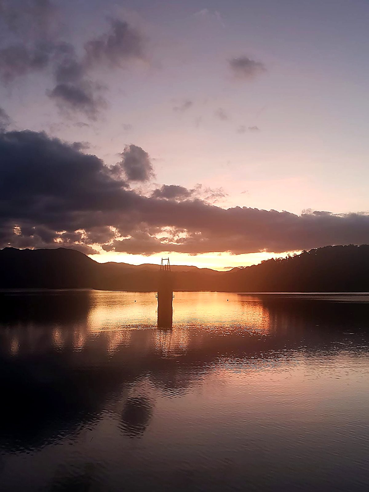 Paisaje sobre el lago