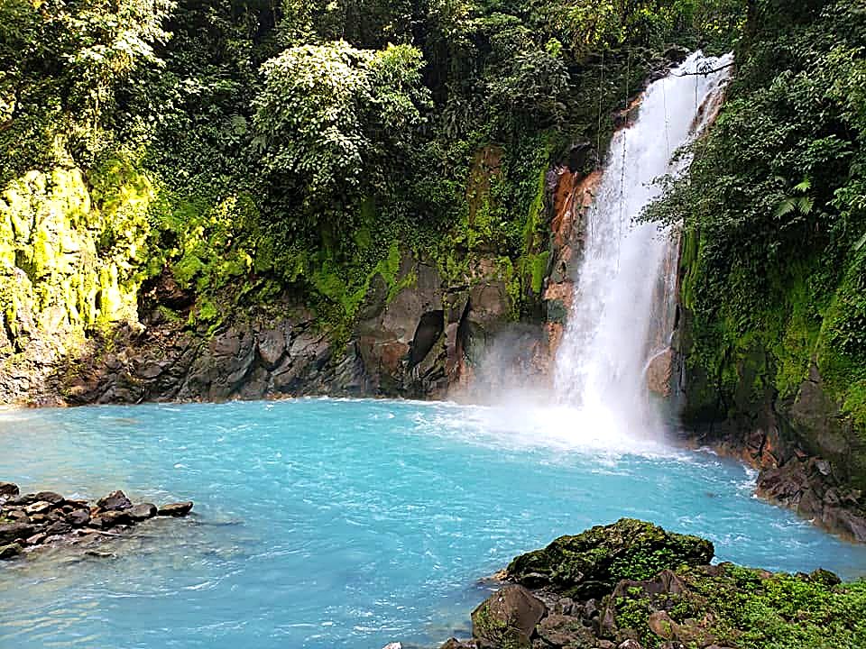 Catarata en tour cercano